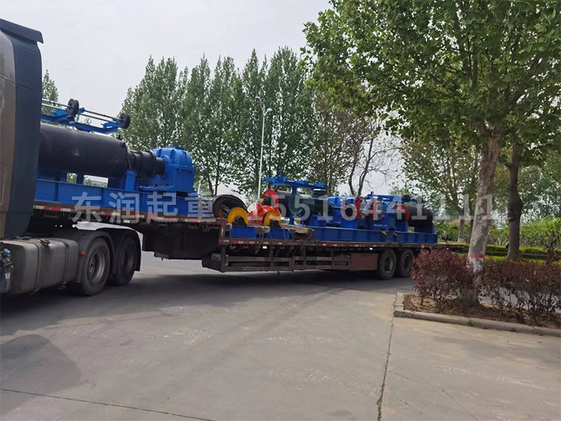 運往四川攀枝花的3臺12噸卷揚機